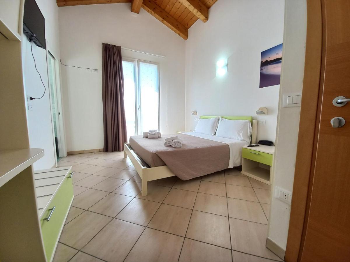 Camera Tripla Superior