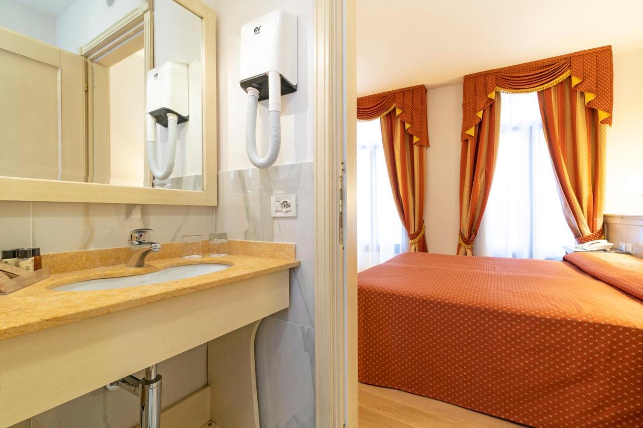 Standard Double or Twin Room,1272030142:JPEG