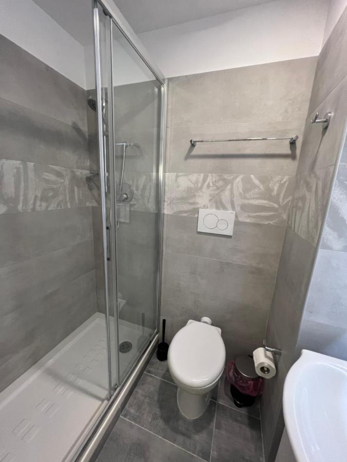 Triple Room Bathroom