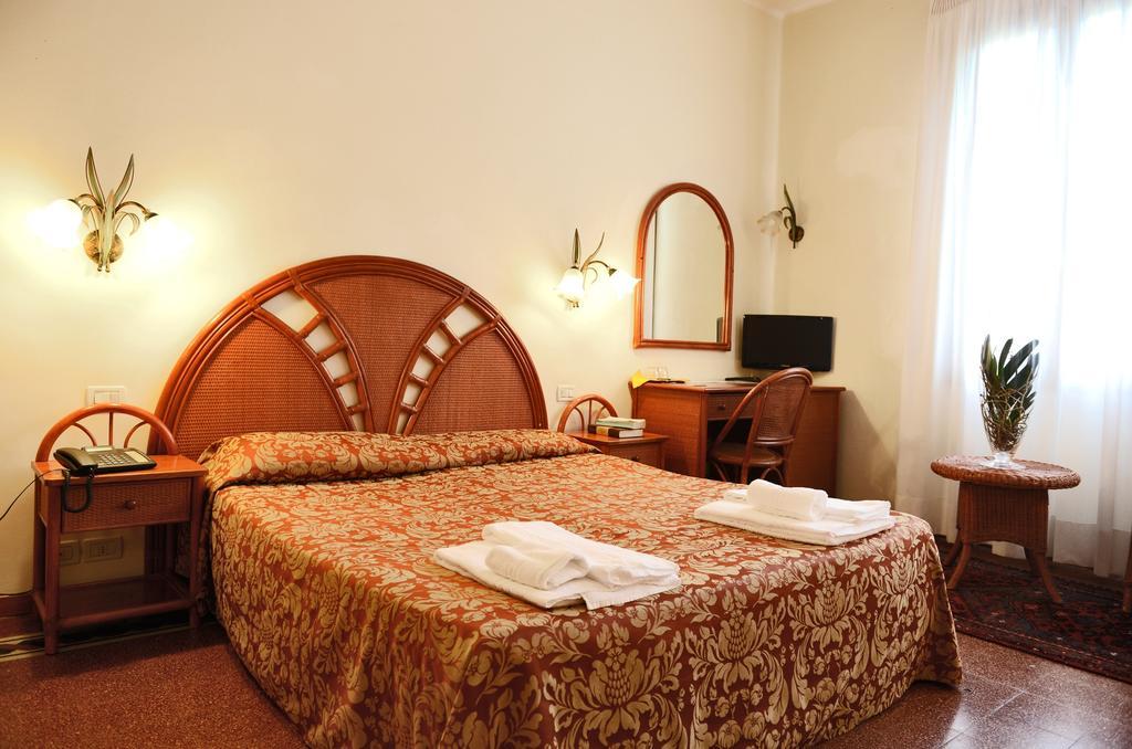 Junior Suite,127475703:JPEG