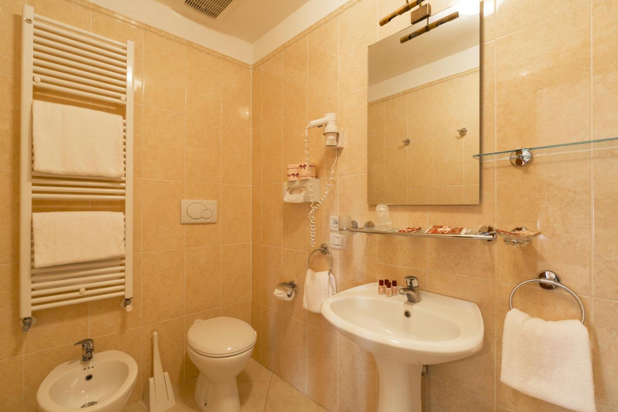Apartament typu Junior Suite z widokiem na kanał (4 osoby dorosłe)