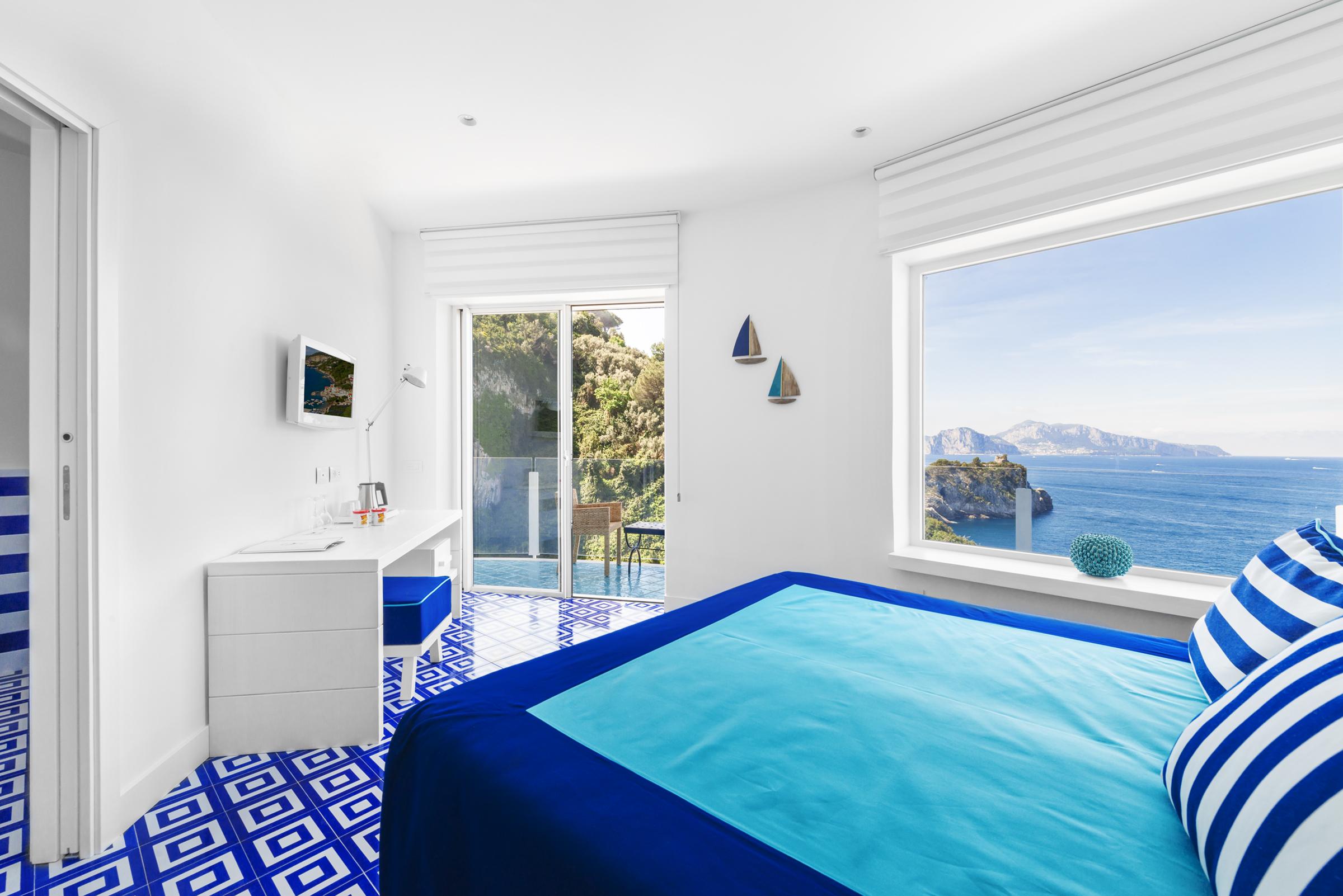 Deluxe Double Room with Balcony and Sea View