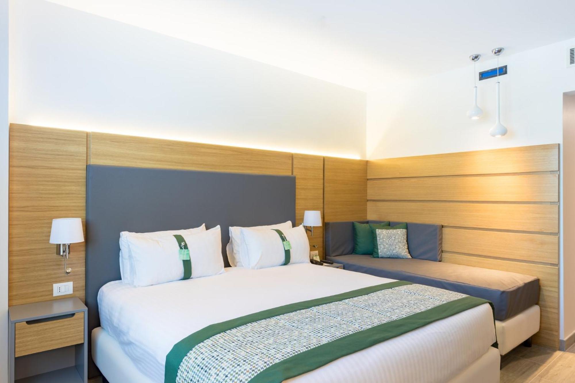 Premium King Room Sofa Bed,1274650159:JPEG