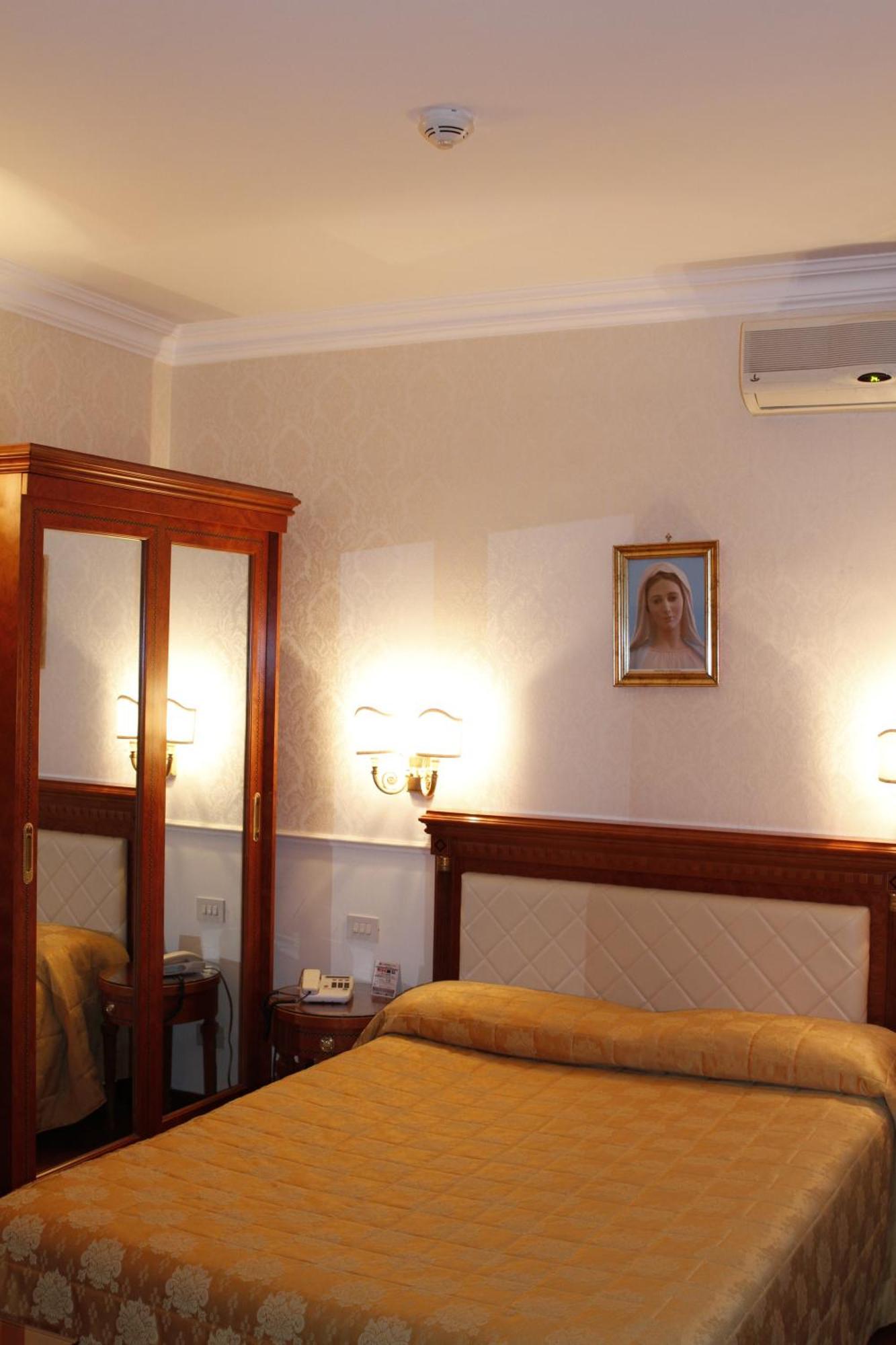 Triple Room,741184024:JPEG