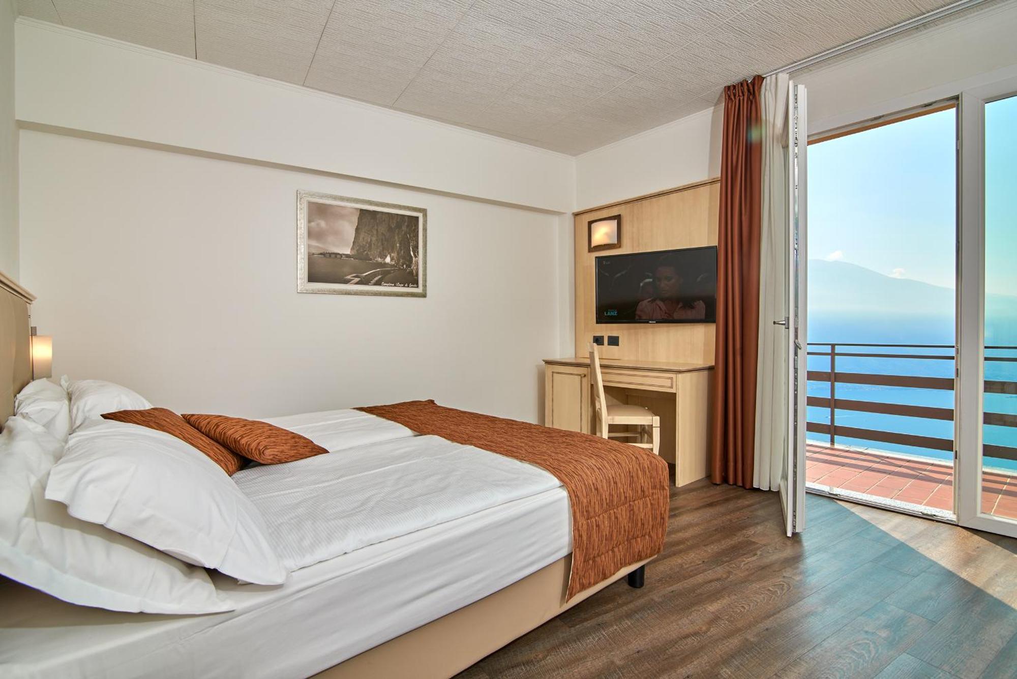 Classic Double or Twin Room Lake View Balcony