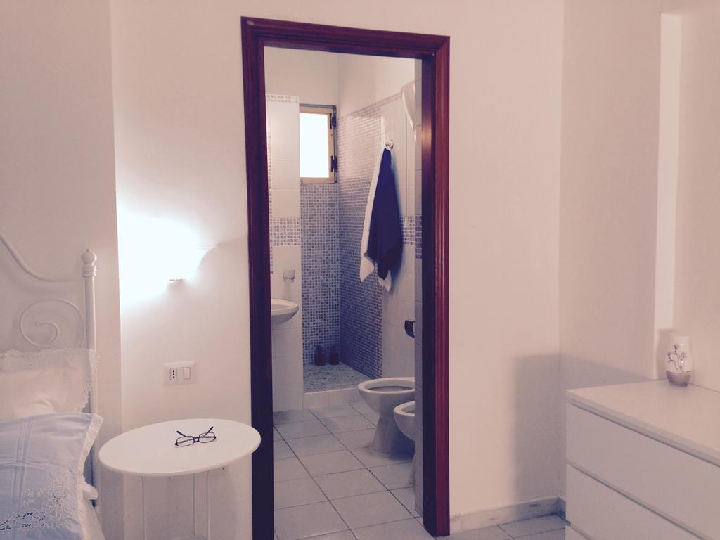 Family Room Private Bathroom,127228482:JPEG