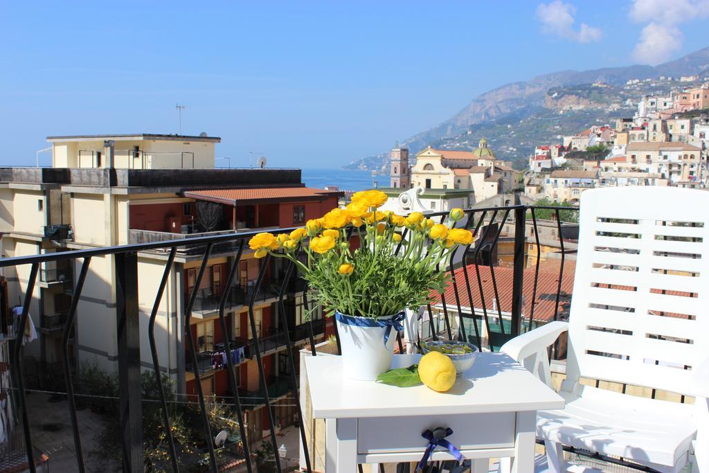 Camera Matrimoniale con Balcone e Vista Mare
