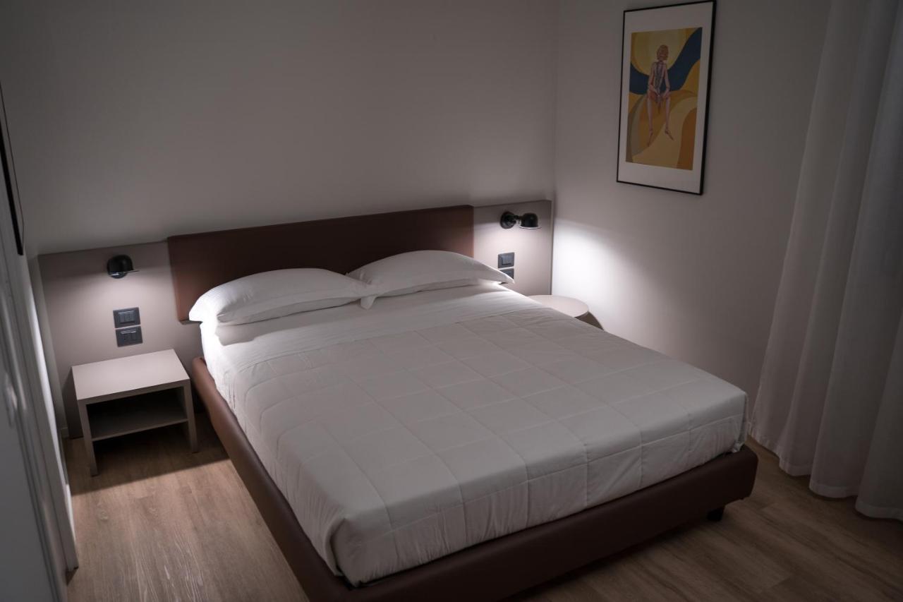 Double Room,1292277688:JPEG