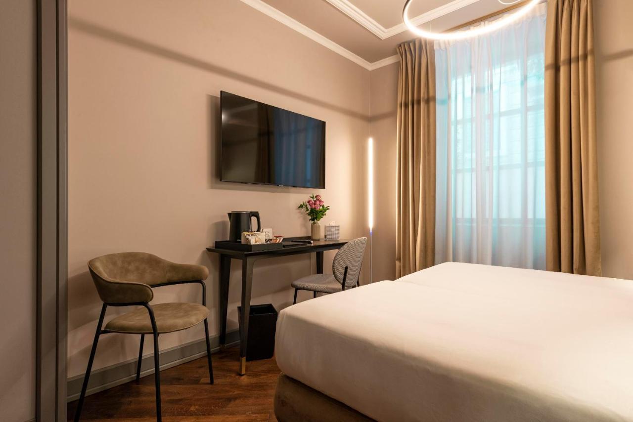 Twin Room,1296993925:JPEG