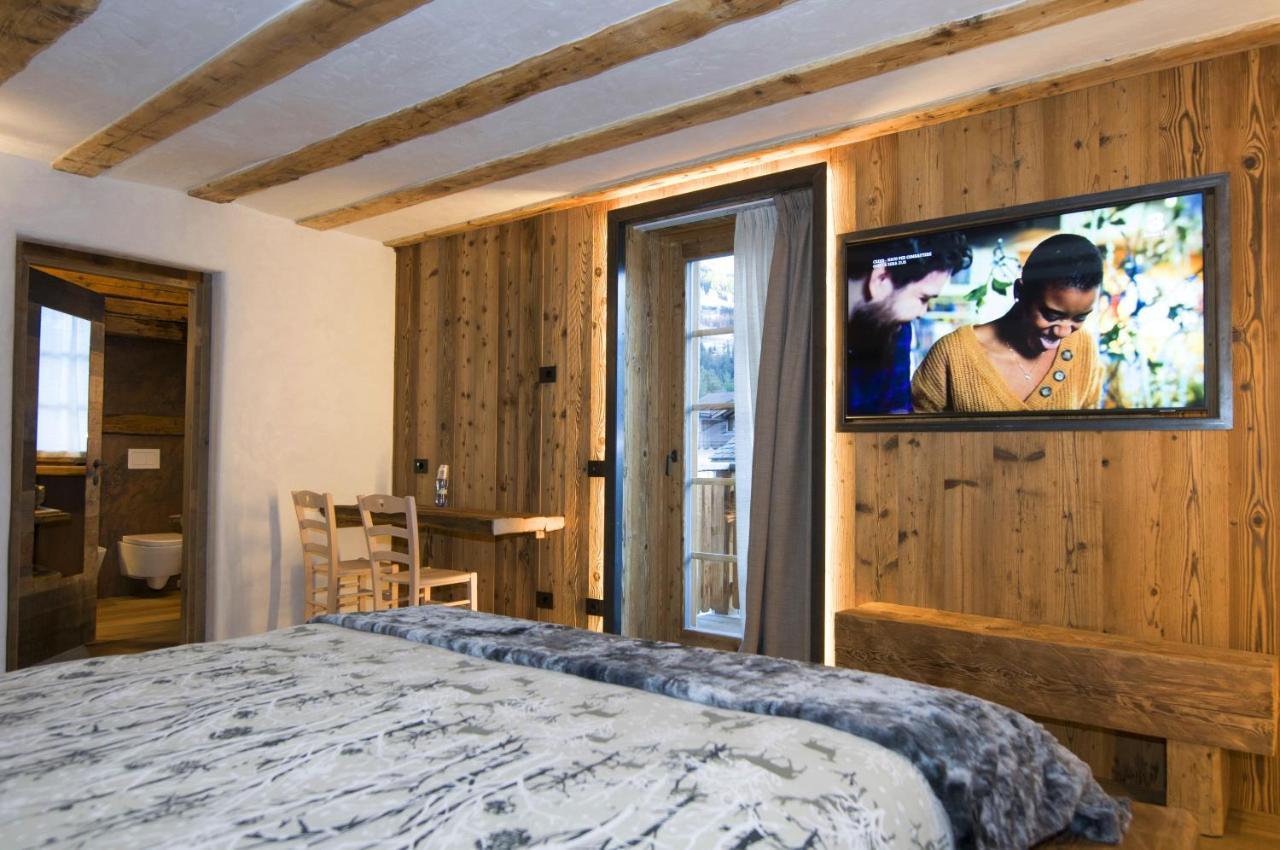 Large Double Room,1297400248:JPEG