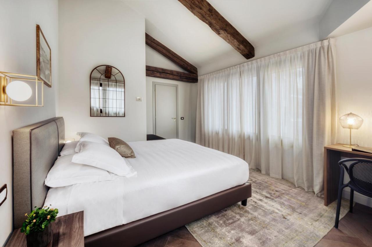 Deluxe Room,1297624120:JPEG