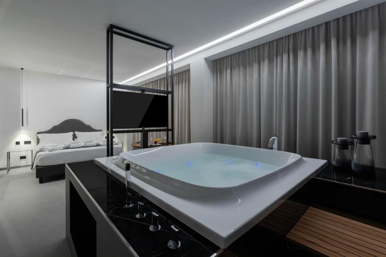 Apartament z łóżkiem typu king-size i wanną z hydromasażem
