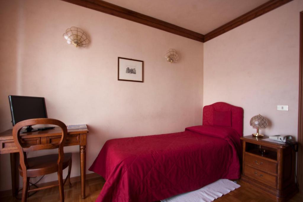 Single Room with Balcony,1584461492:JPEG