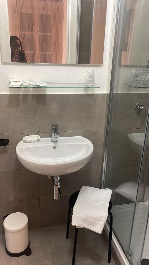 Pokój dwuosobowy z prywatną łazienką