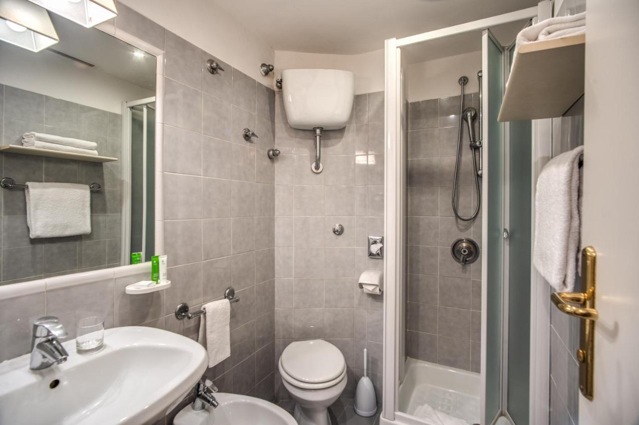 Quarto com 2 Camas de Solteiro