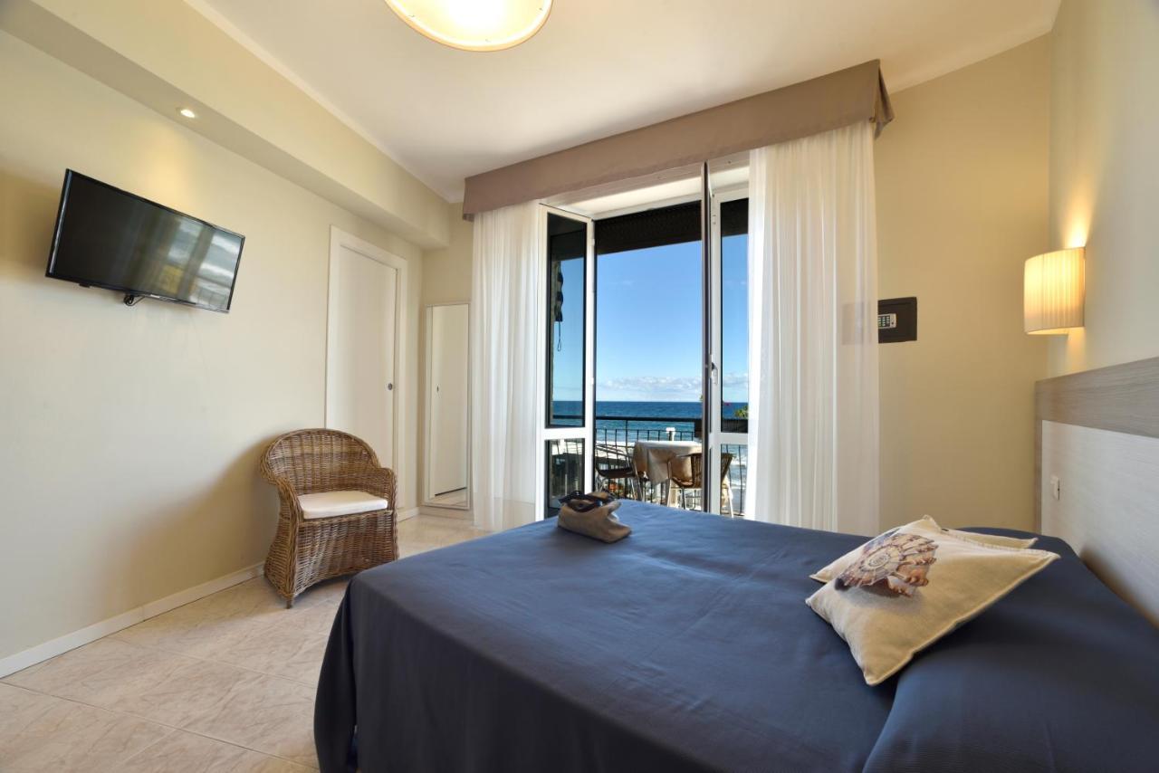 Double or Twin Room Sea View,644680635:JPEG