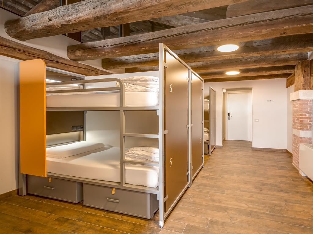 Gemischter Schlafsaal mit 8 Betten