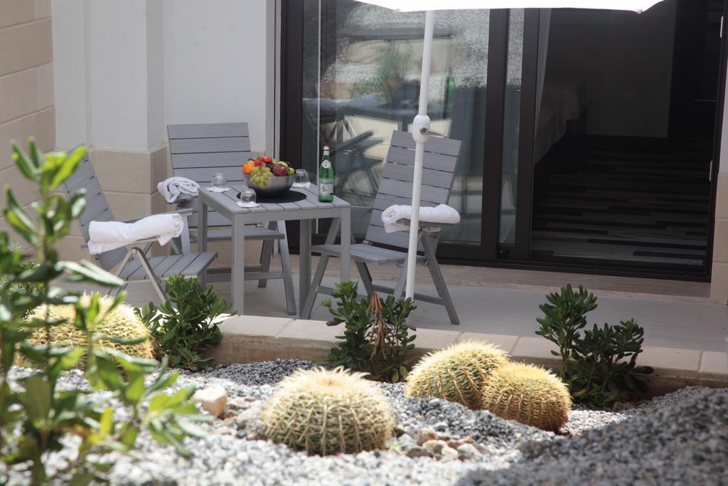 Dreibettzimmer mit Terrasse
