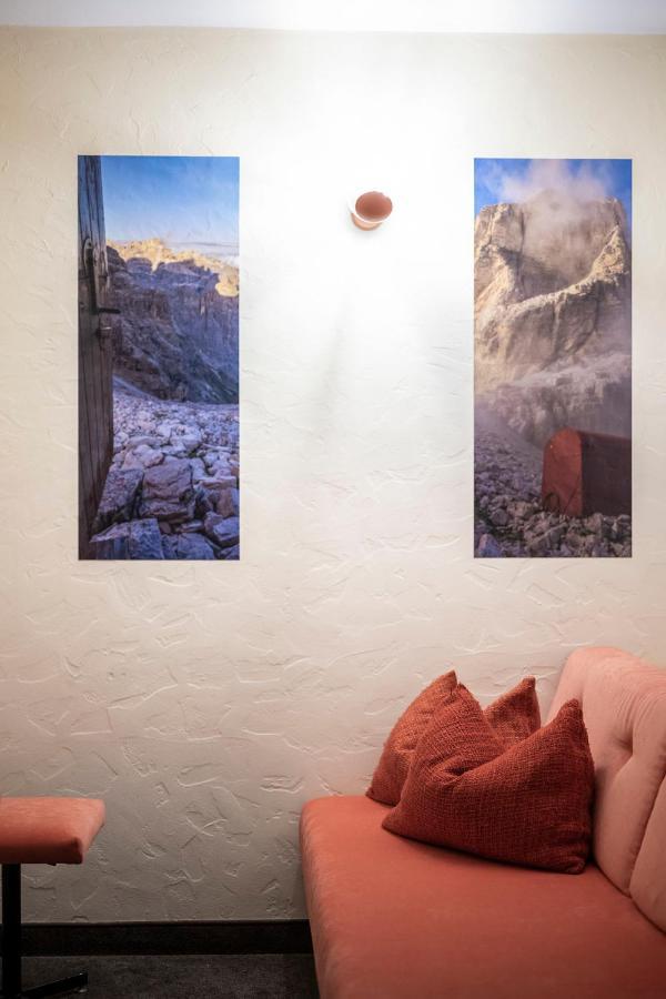 One-Bedroom Apartment,1334359763:JPEG