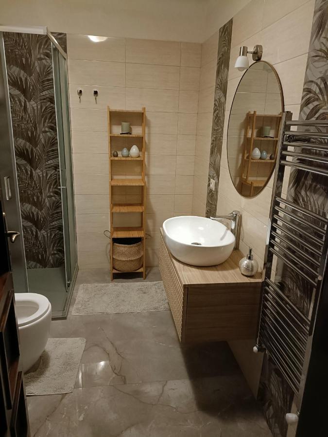 Double Room,1335176837:JPEG