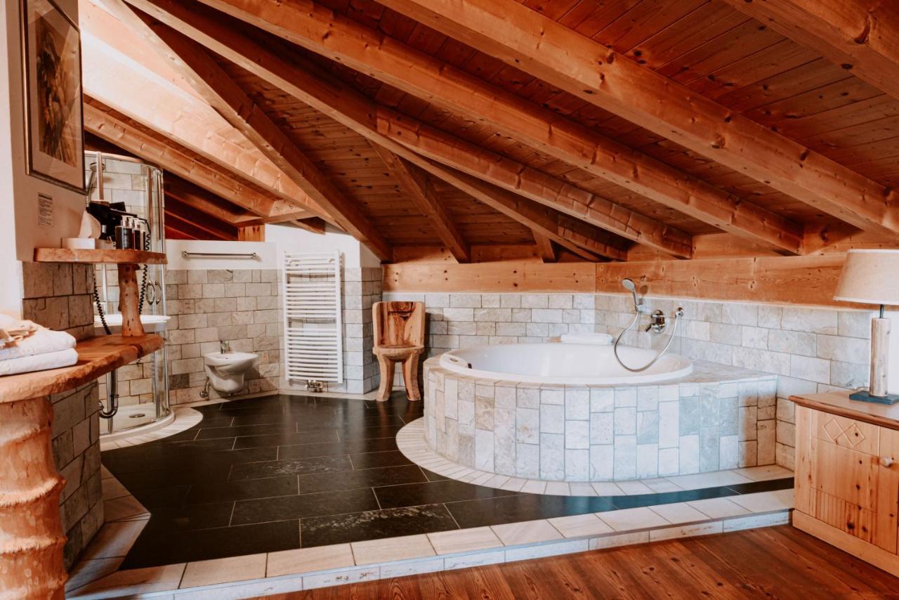 Deluxe Suite mit Whirlpool-Badewanne