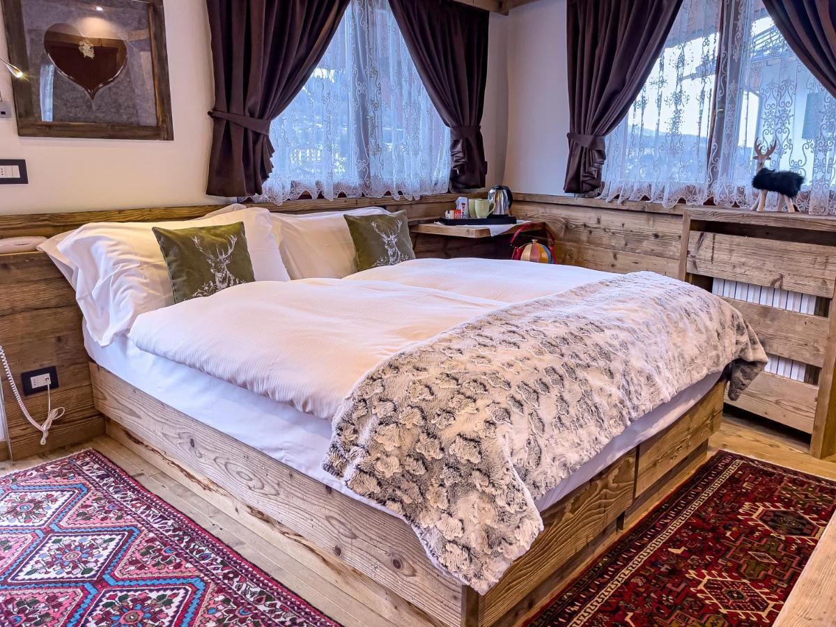 Deluxe Romantic Double Room
