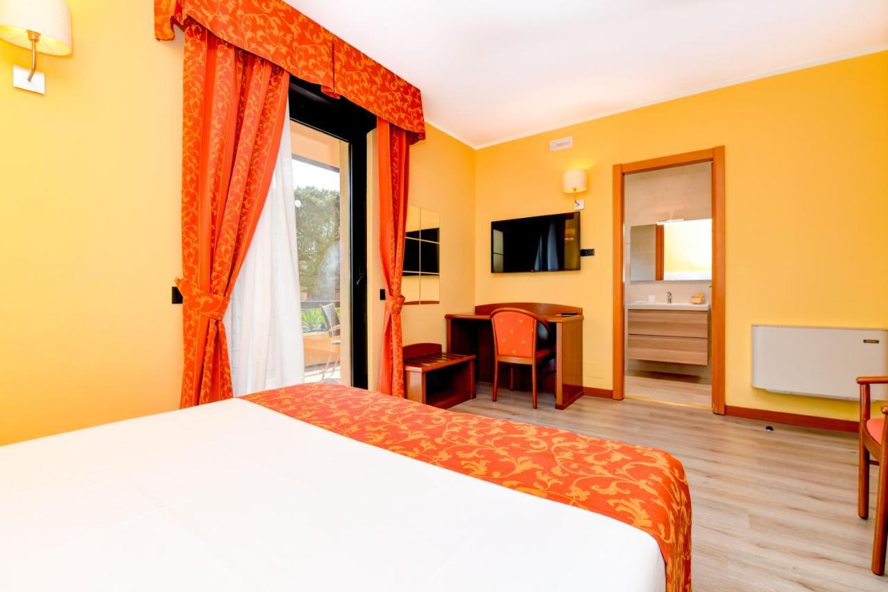 Standard Double Room,1350334915:JPEG