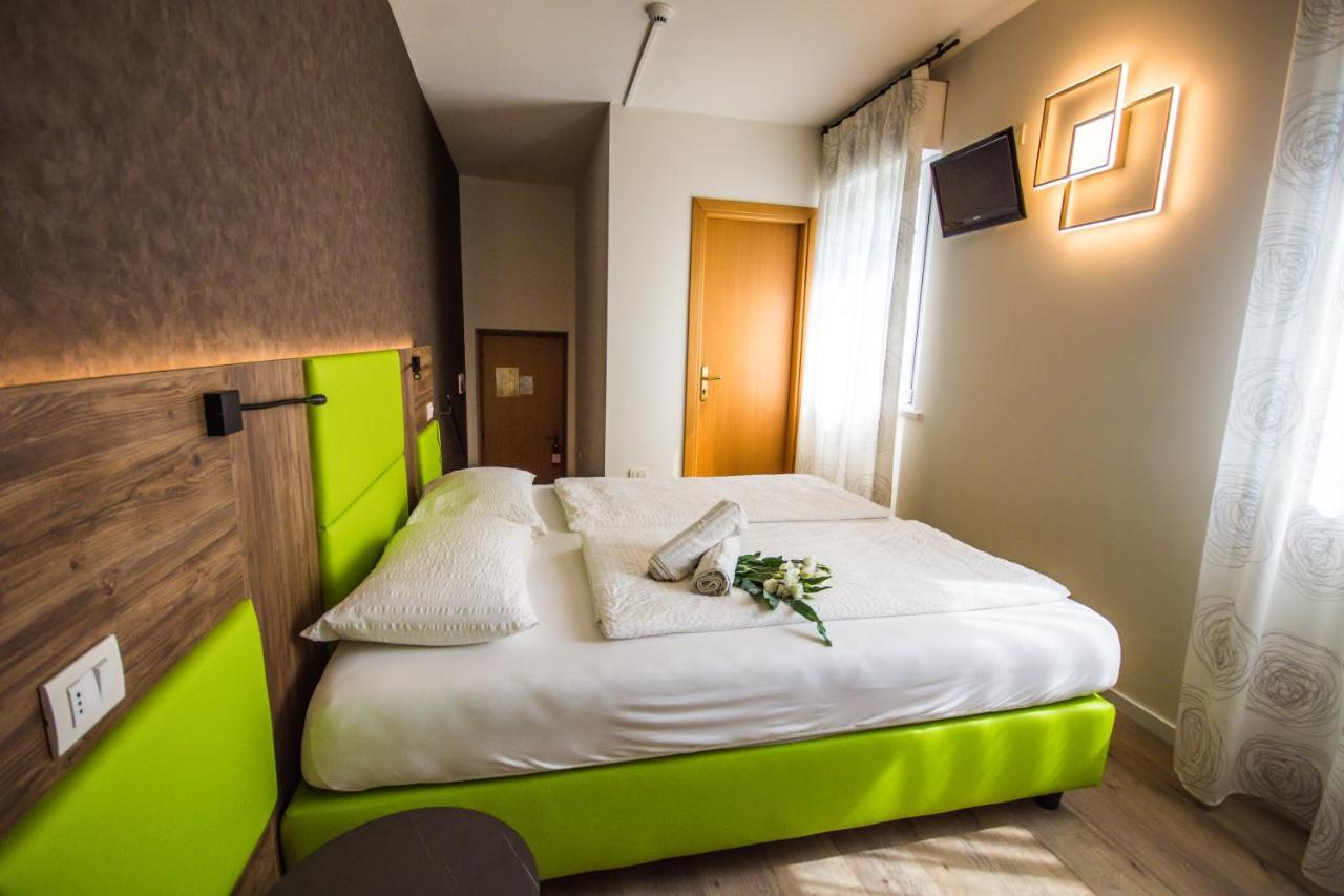 Kleines Doppel-/Zweibettzimmer