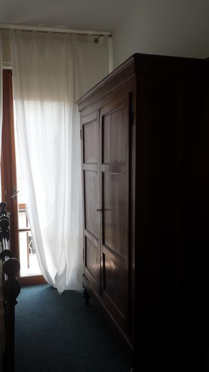 Pokój Dwuosobowy z prywatną łazienką poza pokojem