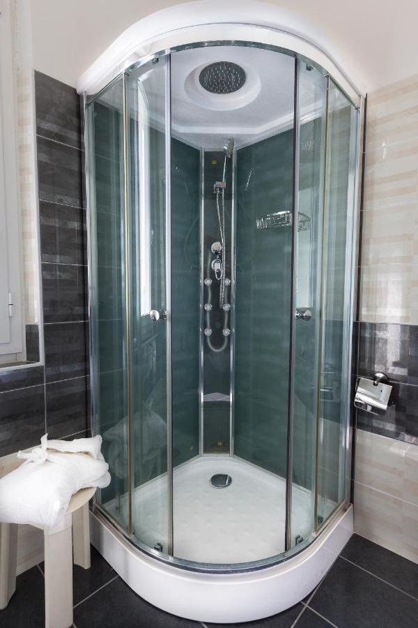 Twin Room,1357024328:JPEG