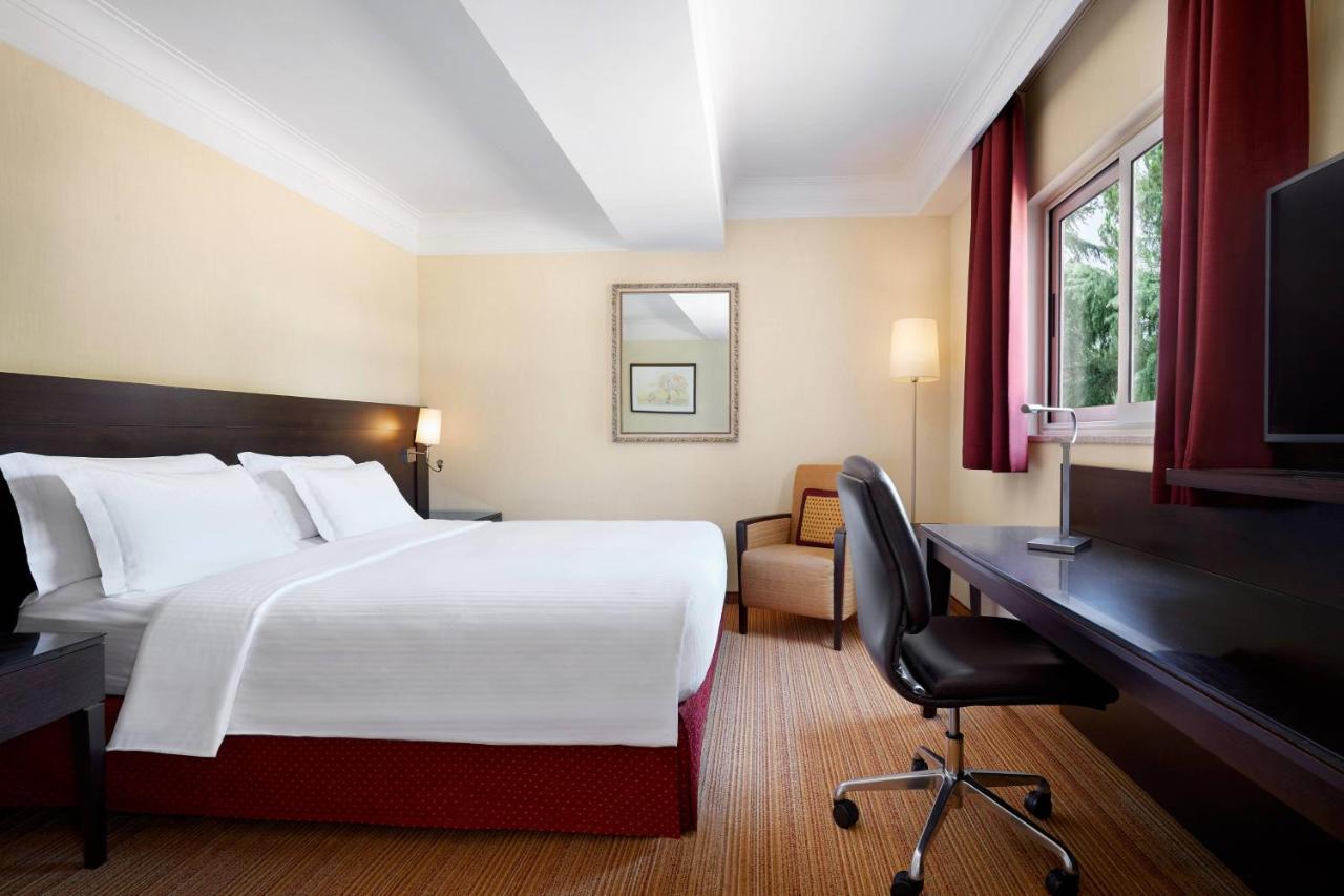 Small Queen Room,1498481536:JPEG