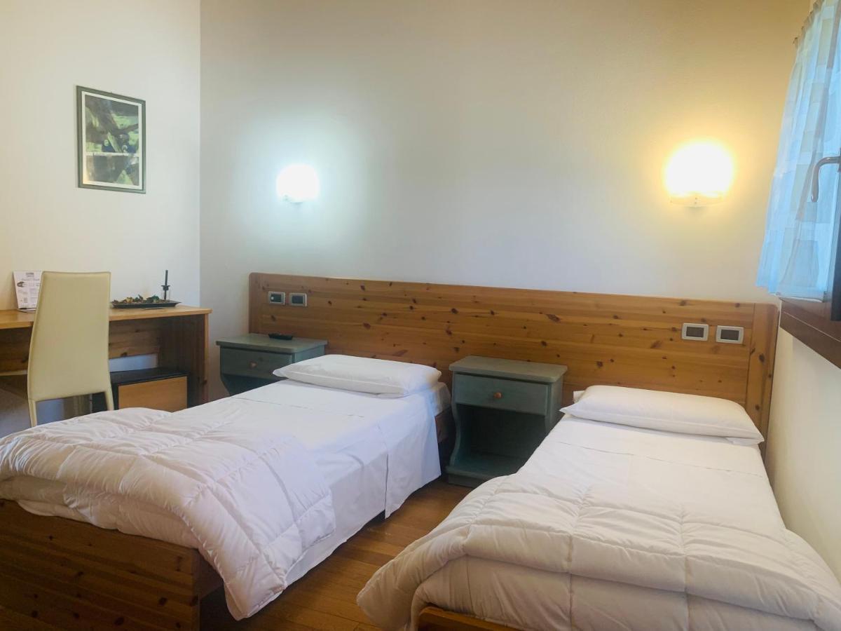 Twin Room,1588423789:JPEG