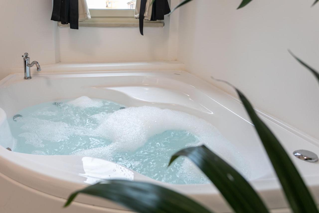 Pokój dwuosobowy z wanną z hydromasażem