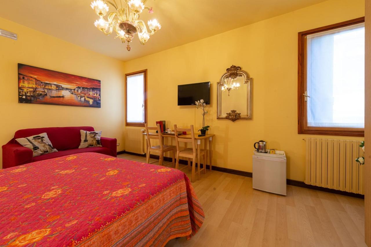Deluxe Double Room with Private External Bathroom and Terrace