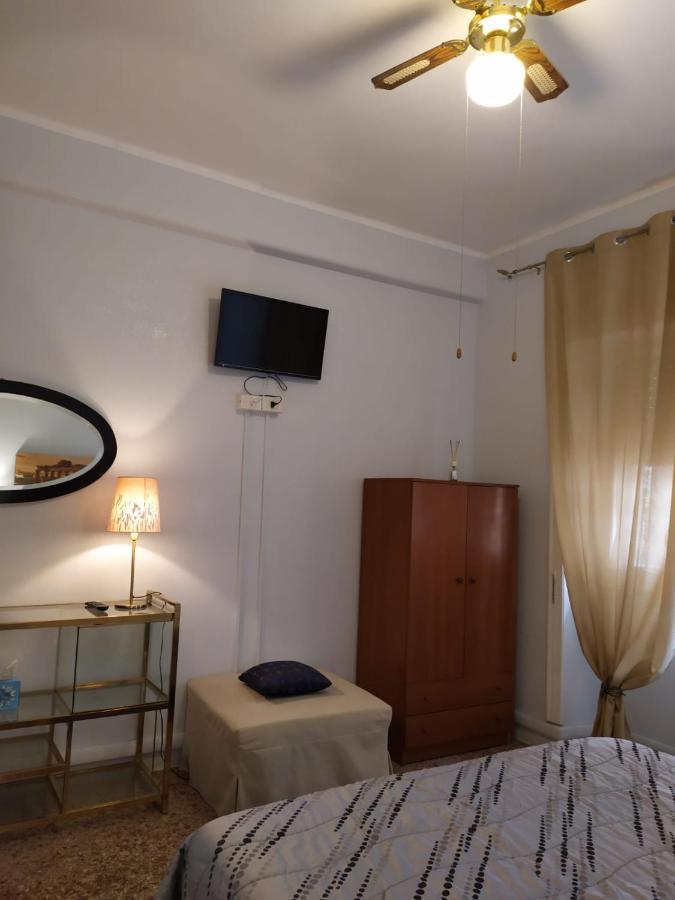 Quarto Triplo com Banheiro Privativo