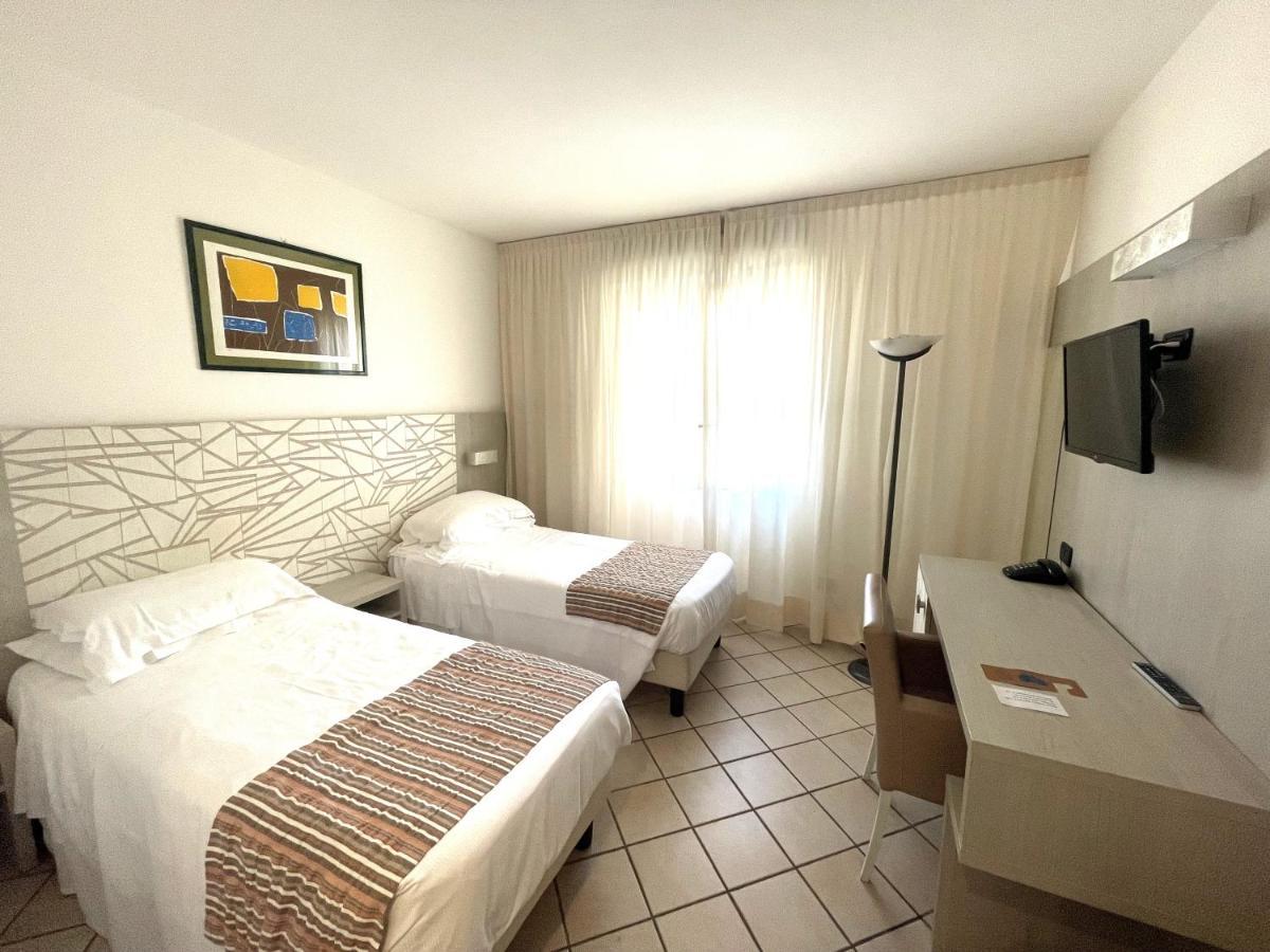 Deluxe Double or Twin Room Balcony,1370734946:JPEG