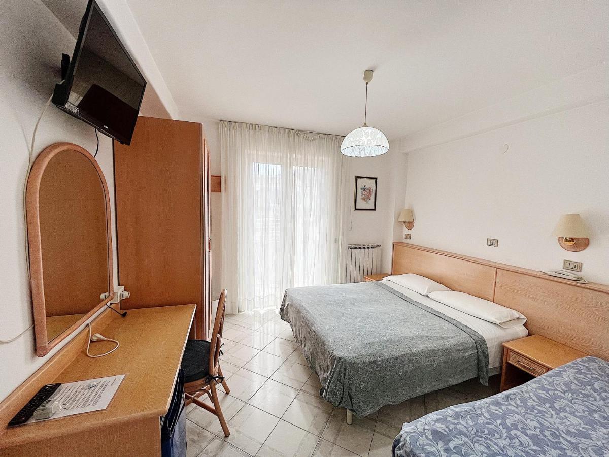 Triple Room,1370897399:JPEG