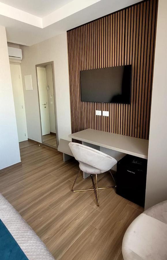 Queen Room,1371481898:JPEG