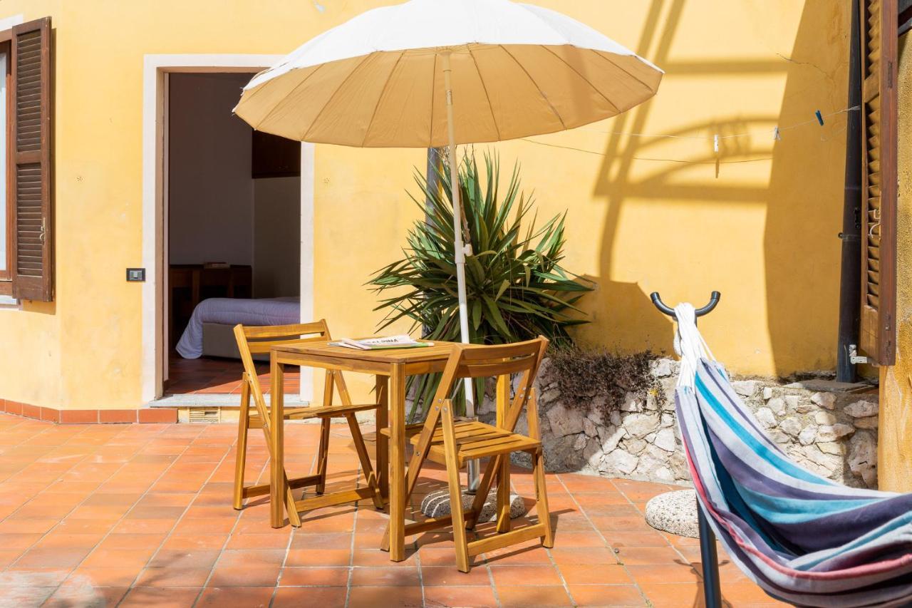 Tweepersoonskamer met 2 Aparte Bedden en een Terras