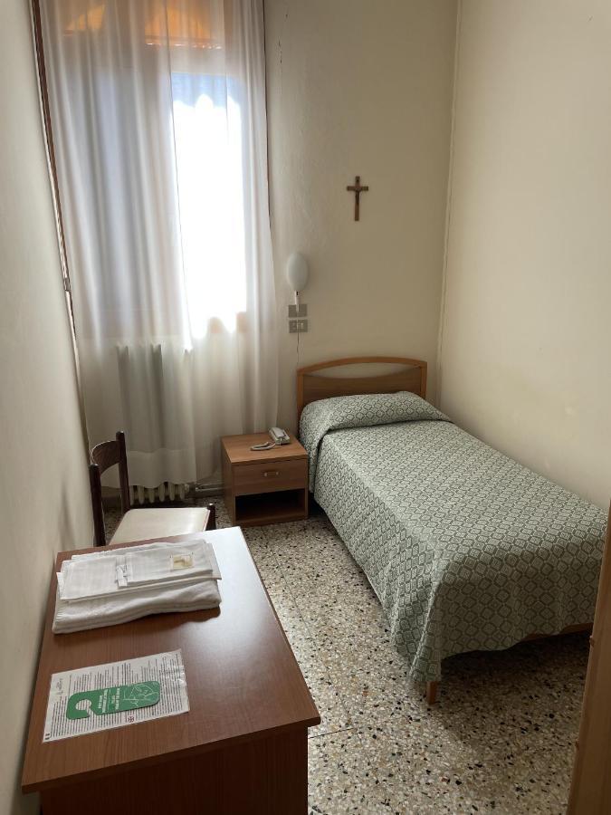 Single Room,1377879287:JPEG