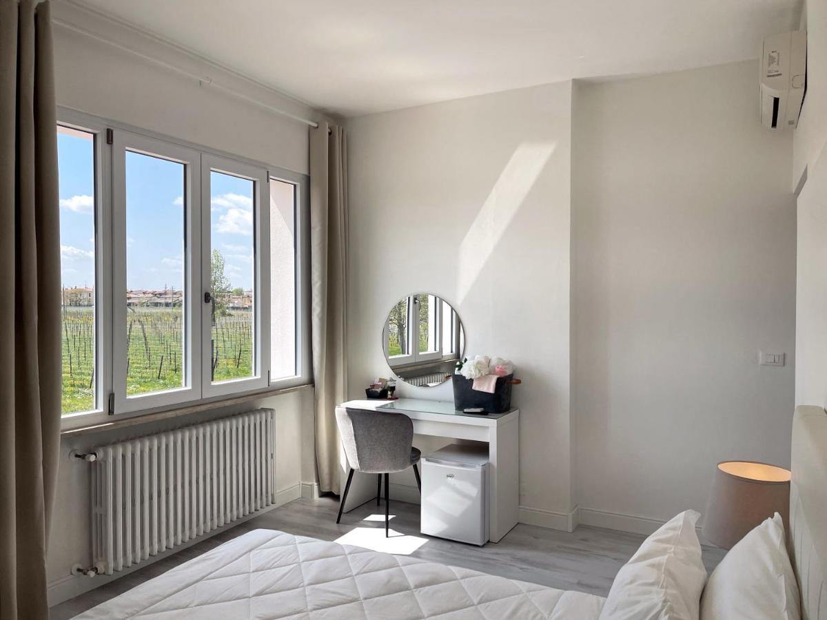 Deluxe Double Room Balcony,1527604795:JPEG