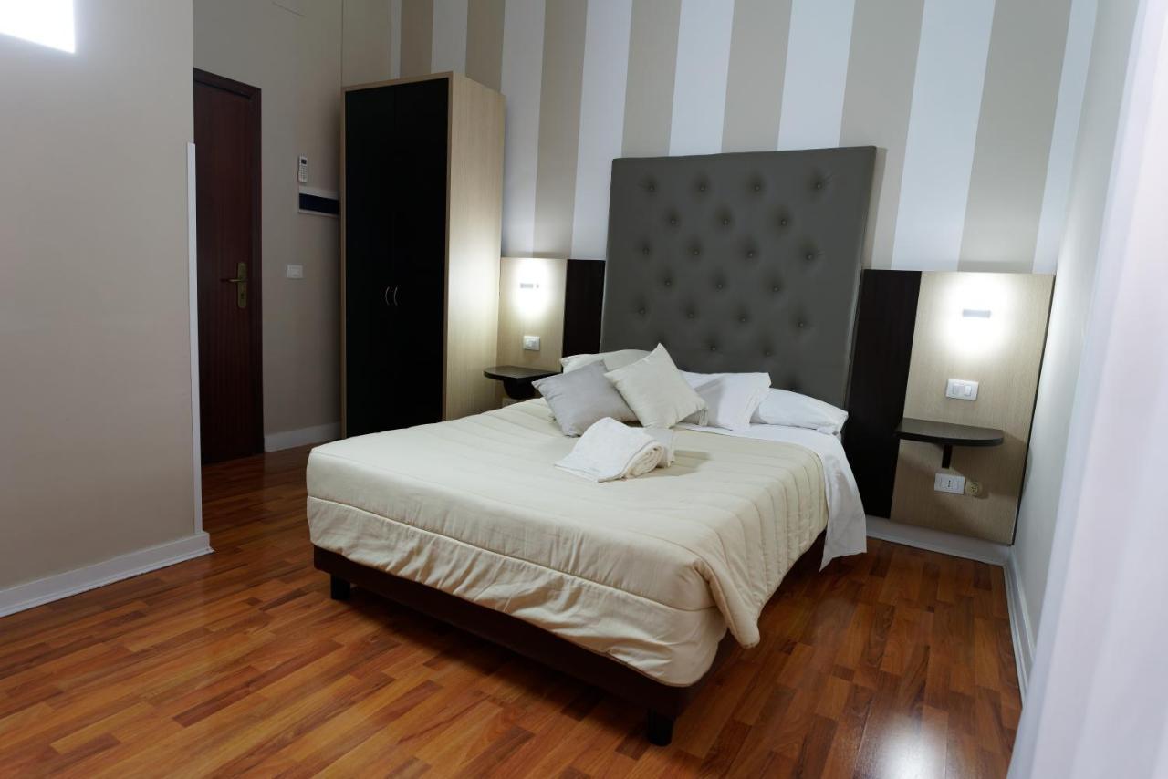 Double Room French Bed,1386358289:JPEG