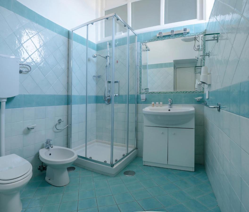 Double Room with Balcony and Sea View,1387391084:JPEG