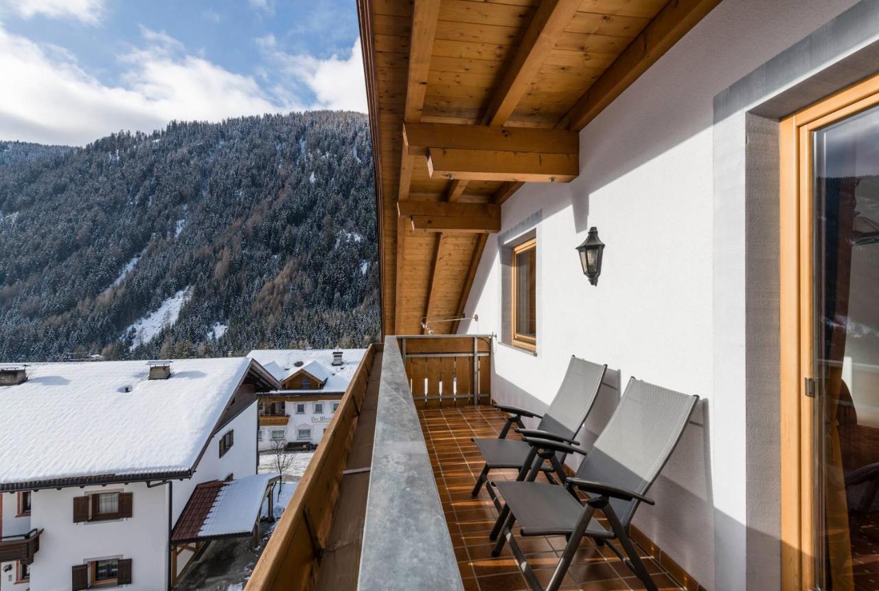 Suite Balcony,640783653:JPEG