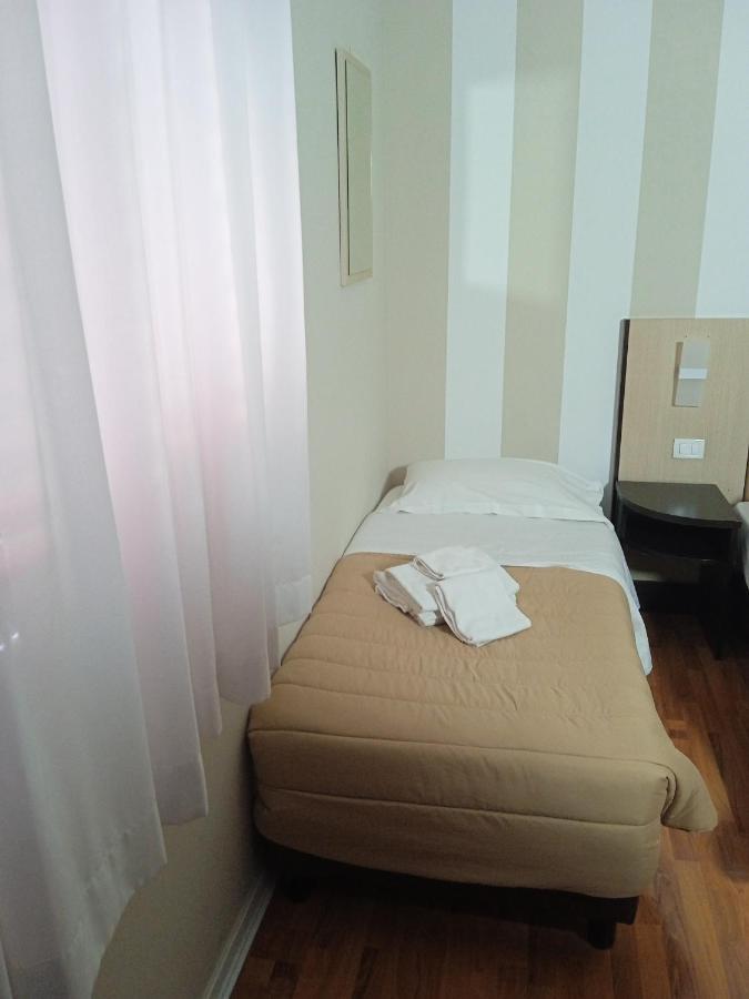 Budget Single Room,1395936902:JPEG