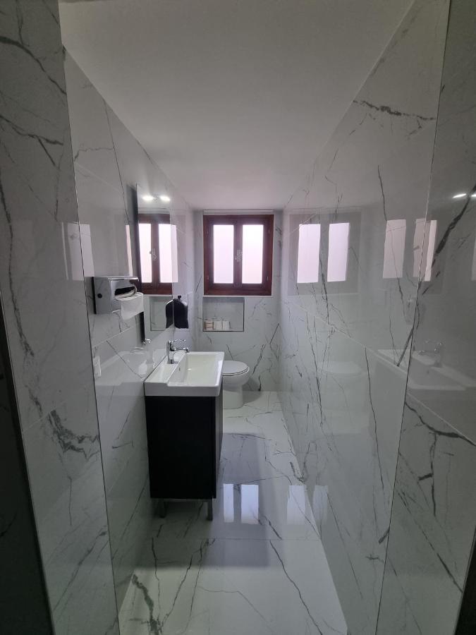 Triple Room with Shared Bathroom,1398802493:JPEG