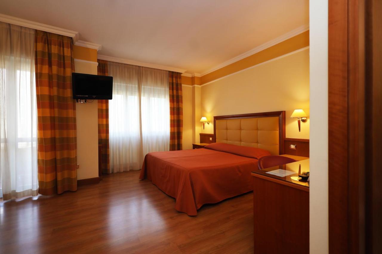 Classic Triple Room,1372062737:JPEG