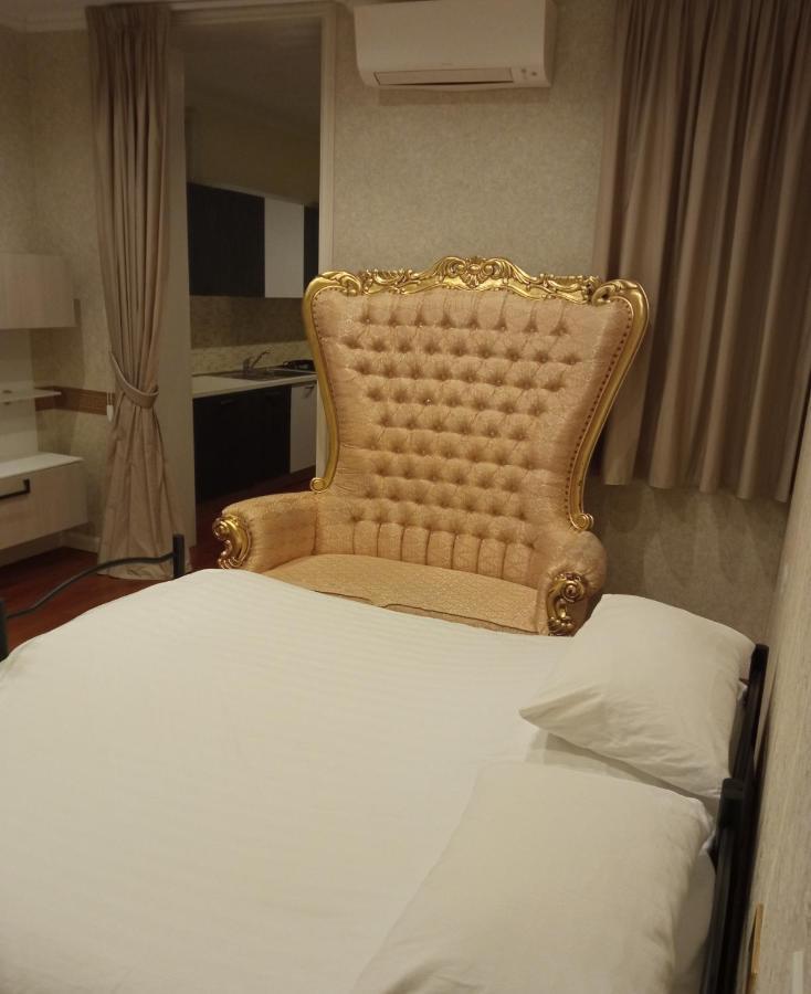 King Studio with Sofa Bed