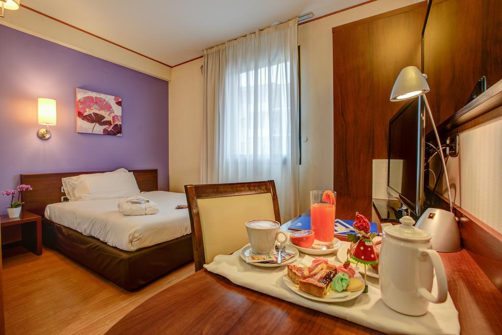 Double Room French Bed