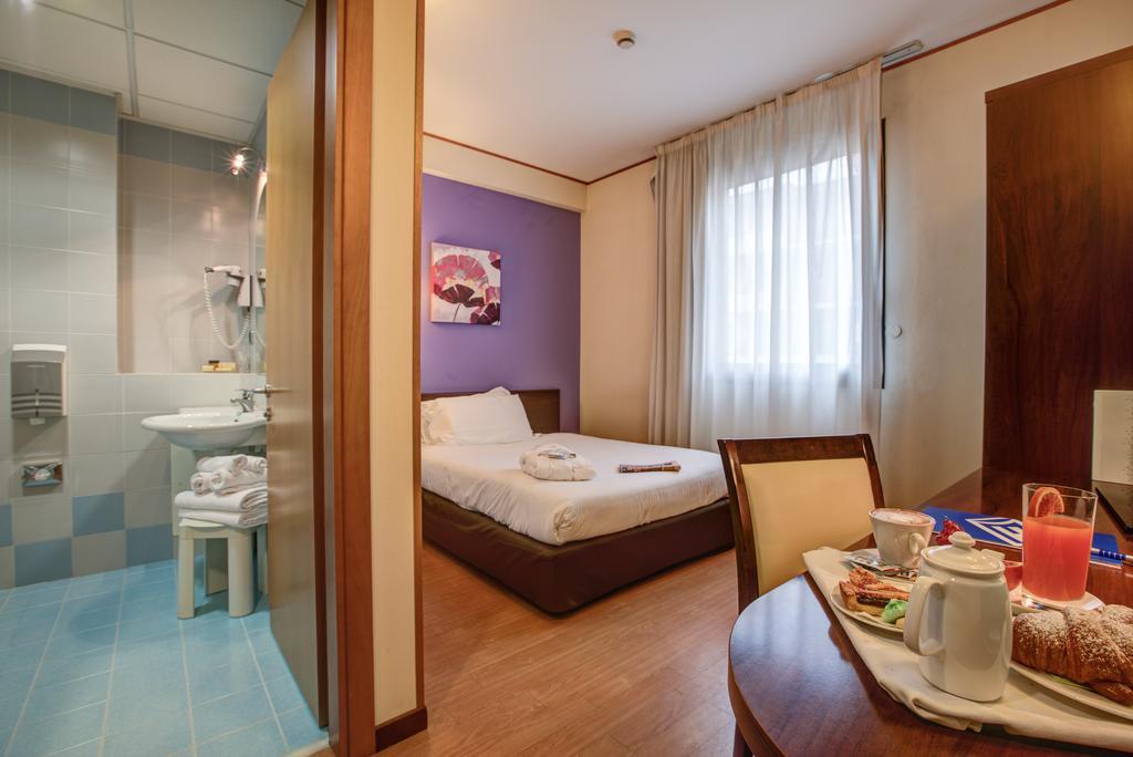 Double Room French Bed